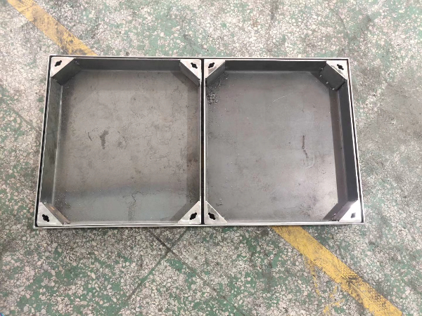 熱鍍鋅雙開(kāi)井蓋.jpg 熱鍍鋅雙開(kāi)井蓋.jpg